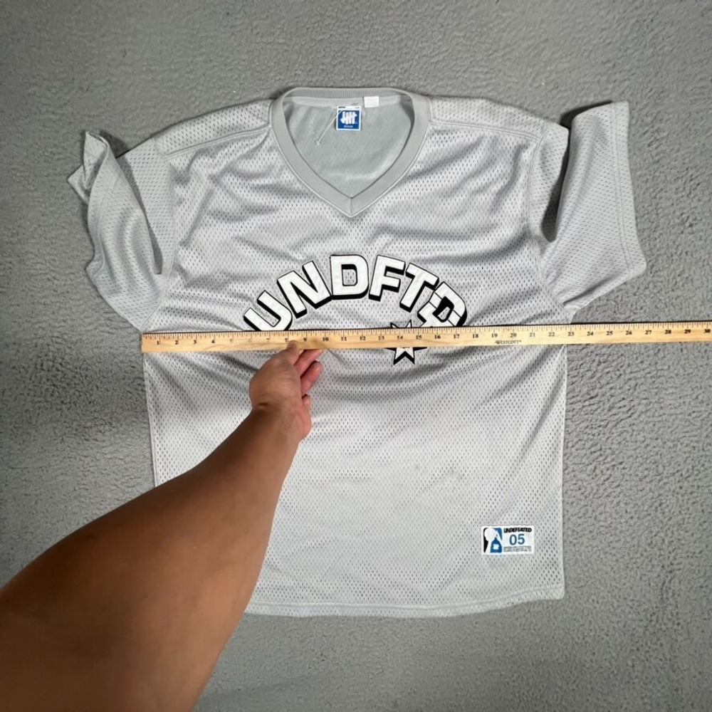 Undefeated Shirt Mens Medium Gray Jersey Casual Preppy Streetwear Spellout‎ Logo - Picture 8 of 11